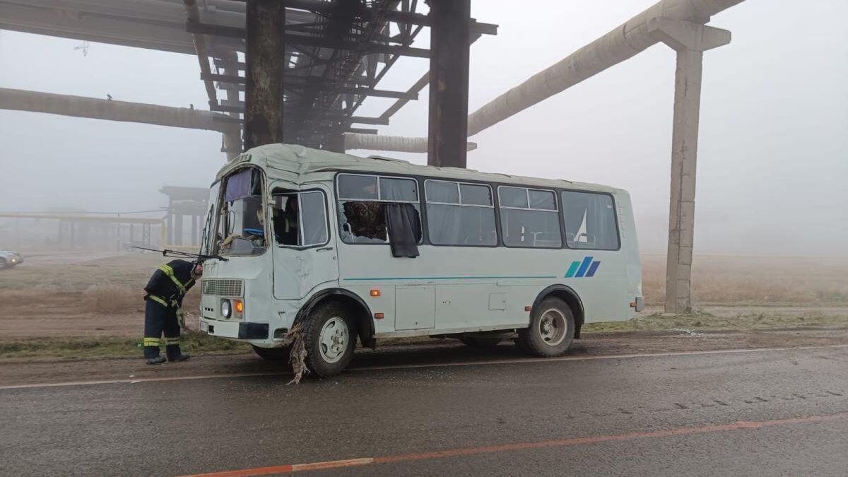 Автобус ПАЗ врезался в опору путепровода в Волгограде Автобус ПАЗ врезался в опору путепровода в Волгограде - РИА Новости, 1920, 23.12.2022