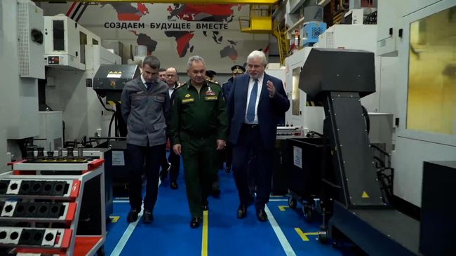 Шойгу проверил выполнение гособоронзаказа на предприятии концерна Калашников в Ижевске