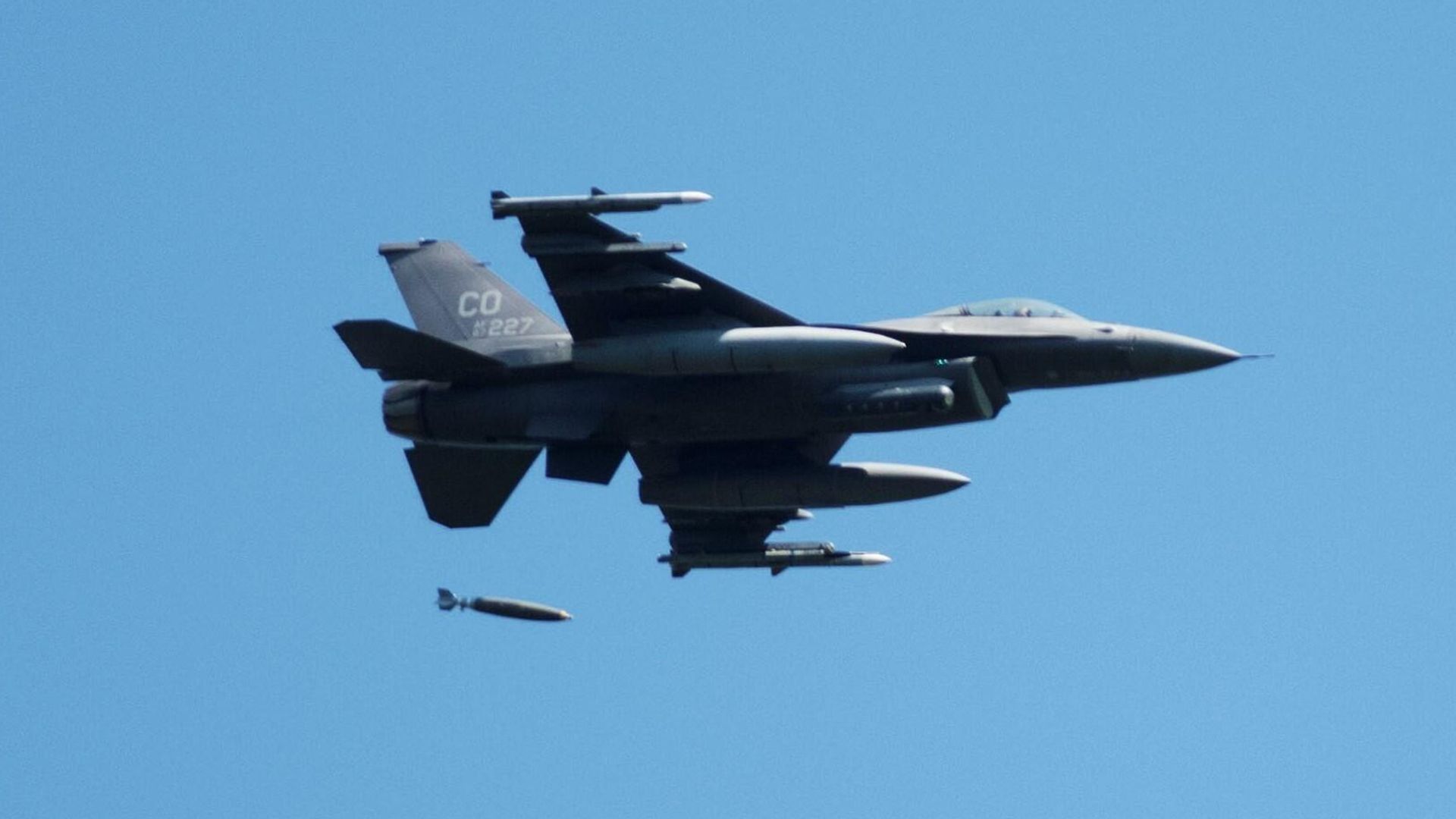 Истребитель F-16s Истребитель F-16s - РИА Новости, 1920, 18.05.2023
