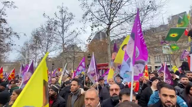 Митинг курдов в Париже Митинг курдов в Париже