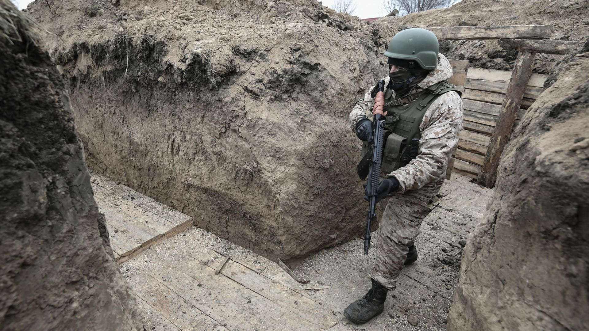 Военнослужащий во время оборудования окопов на Запорожском направлении Военнослужащий во время оборудования окопов на Запорожском направлении - РИА Новости, 1920, 10.03.2023