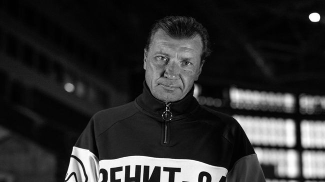 Бывший нападающий Зенита Сергей Дмитриев Бывший нападающий Зенита Сергей Дмитриев