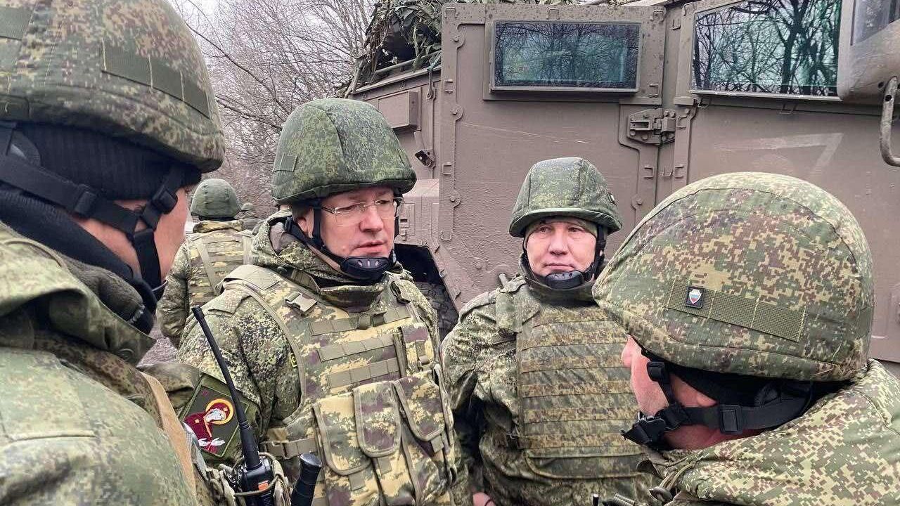 Губернатор Азаров поддержал самарских бойцов на передовой в зоне СВО Губернатор Азаров поддержал самарских бойцов на передовой в зоне СВО - РИА Новости, 1920, 26.12.2022
