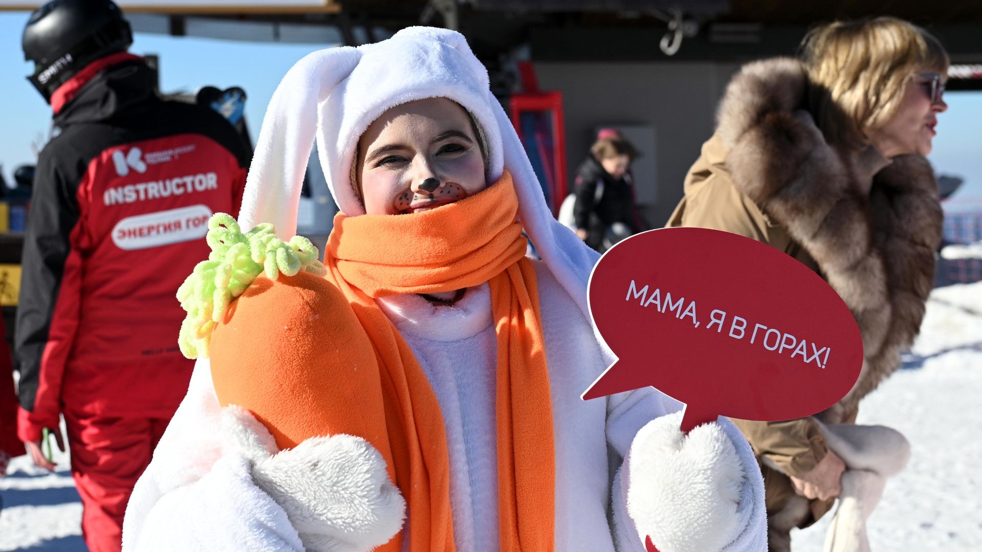 Девушка на горнолыжном курорте Красная Поляна в Сочи Девушка на горнолыжном курорте Красная Поляна в Сочи - РИА Новости, 1920, 28.04.2023