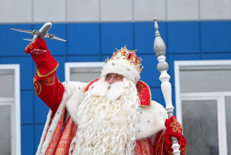 Дед Мороз на открытии регулярного авиарейса в Великом Устюге после реконструкции аэропорта. Дед Мороз на открытии регулярного авиарейса в Великом Устюге после реконструкции аэропорта.