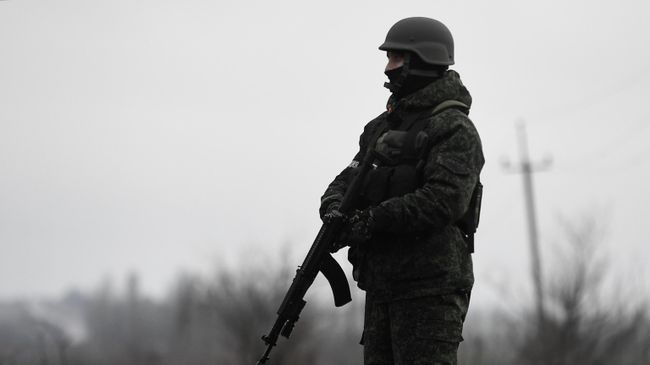 Военнослужащий РФ в зоне проведения спецоперации Военнослужащий РФ в зоне проведения спецоперации