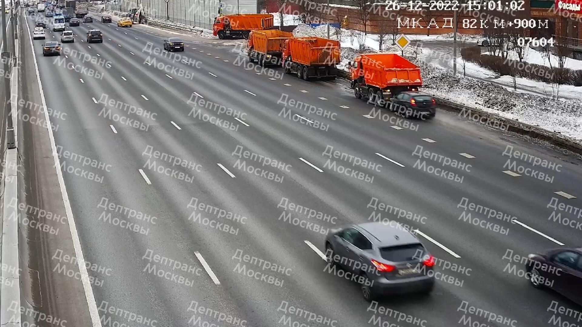 ДТП на внутренней стороне 82-го км МКАД ДТП на внутренней стороне 82-го км МКАД - РИА Новости, 1920, 26.12.2022