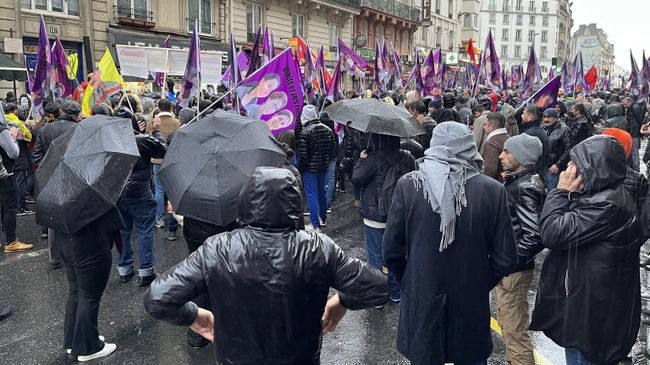 Участники акции протеста курдов в Париже Участники акции протеста курдов в Париже