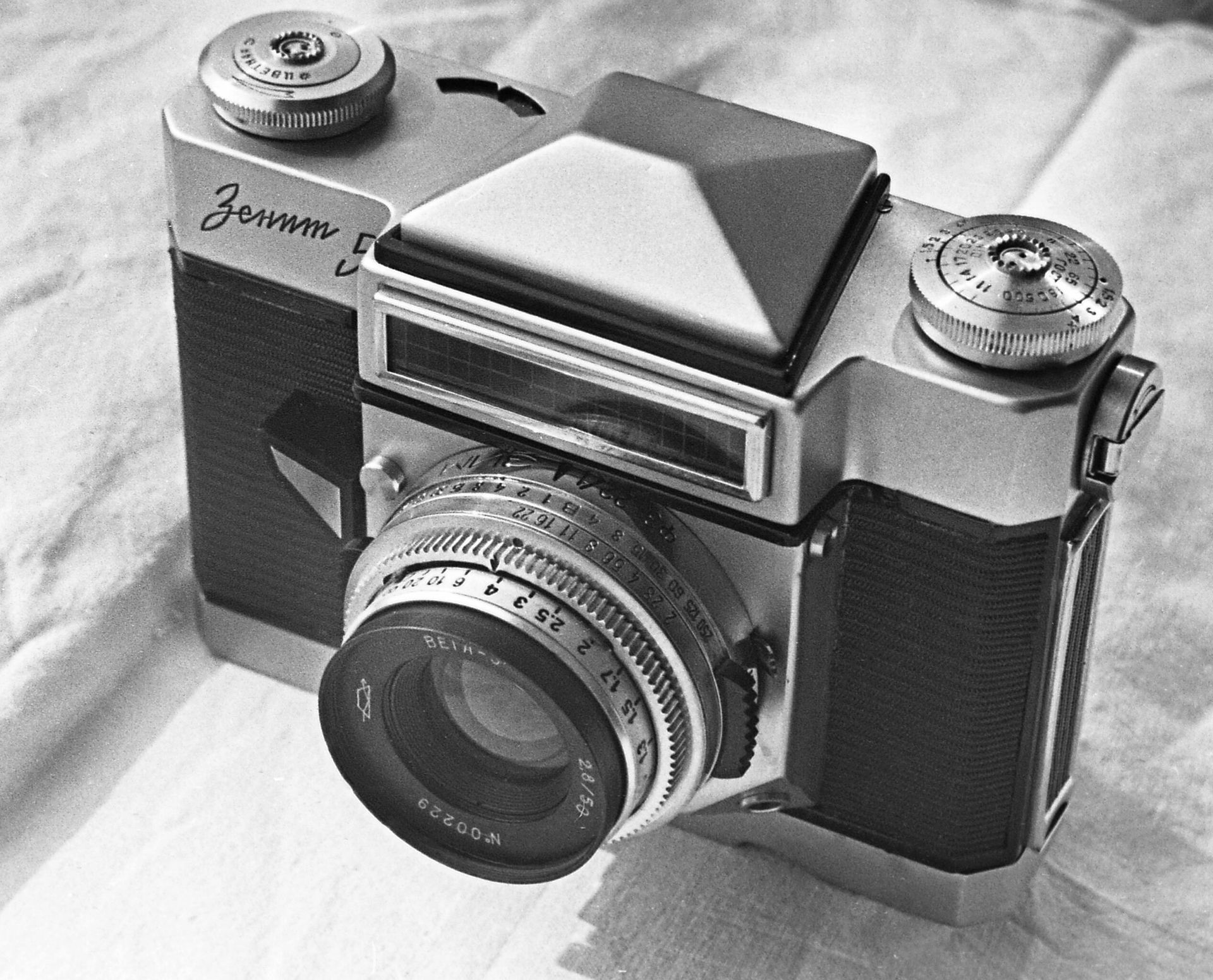 Советский малоформатный однообъективный зеркальный фотоаппарат Зенит-5 Красногорского механического завода - РИА Новости, 1920, 09.01.2023