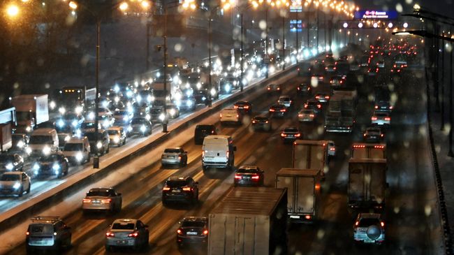 Автомобильное движение на Московской кольцевой автомобильной дороге