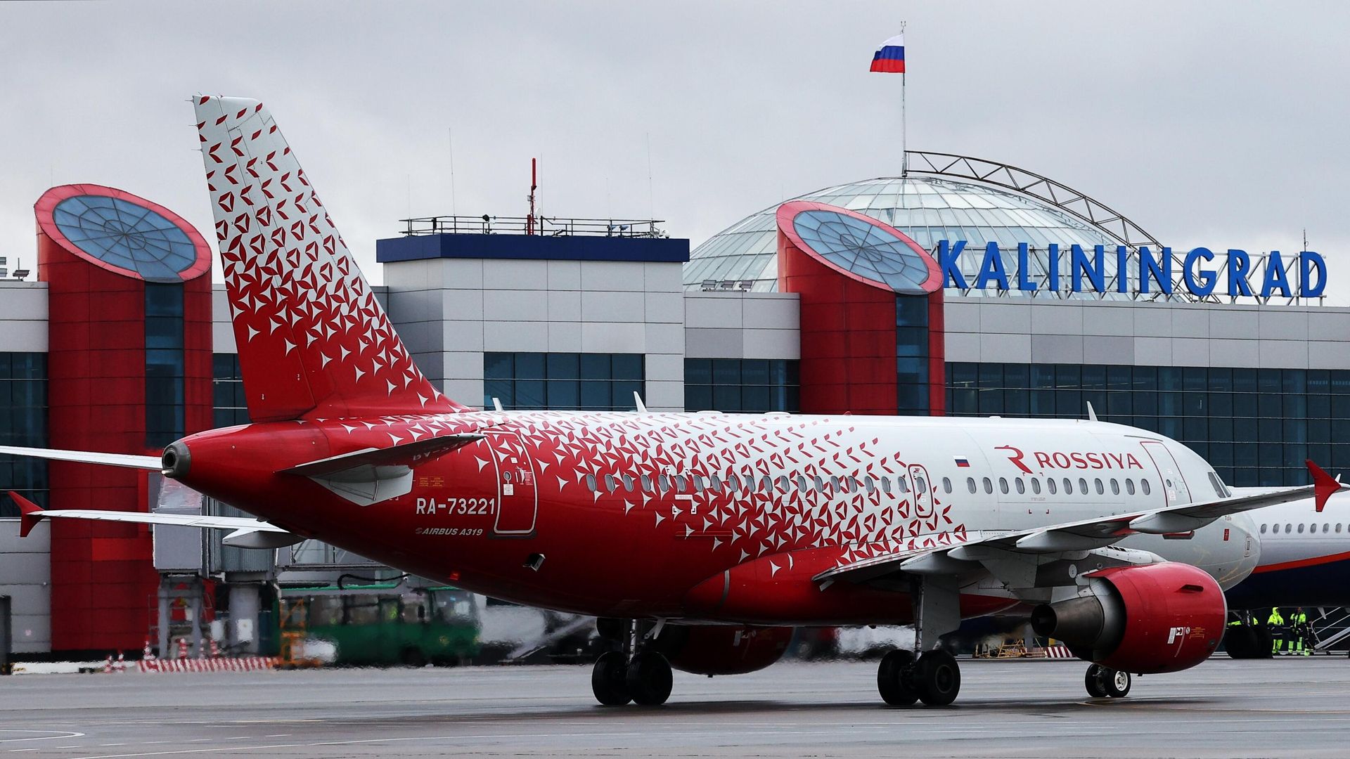 Самолет Airbus A319-111 авиакомпании Rossiya в аэропорту Храброво в Калининграде Самолет Airbus A319-111 авиакомпании Rossiya в аэропорту Храброво в Калининграде - РИА Новости, 1920, 28.06.2023