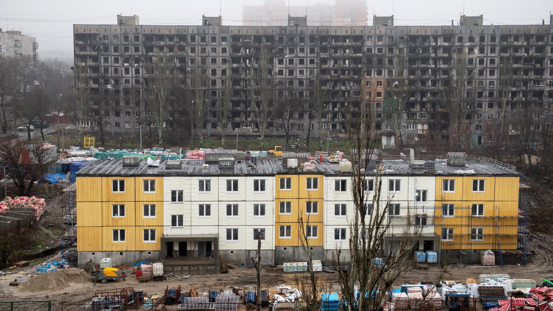 Вид на строящиеся жилые дома в Жовтневом районе Мариуполя Вид на строящиеся жилые дома в Жовтневом районе Мариуполя - РИА Новости, 1920, 01.02.2023