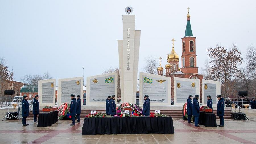 Церемония прощания с российскими военными, погибшими при атаке украинского беспилотника на аэродром Энгельса Церемония прощания с российскими военными, погибшими при атаке украинского беспилотника на аэродром Энгельса - РИА Новости, 1920, 29.12.2022