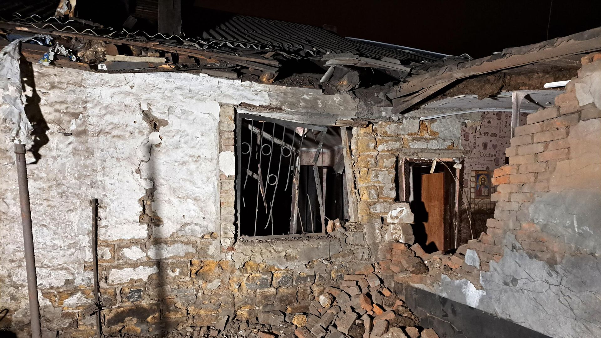 Жилой дом в Куйбышевском районе Донецка, пострадавший от обстрела ВСУ Жилой дом в Куйбышевском районе Донецка, пострадавший от обстрела ВСУ - РИА Новости, 1920, 01.01.2023