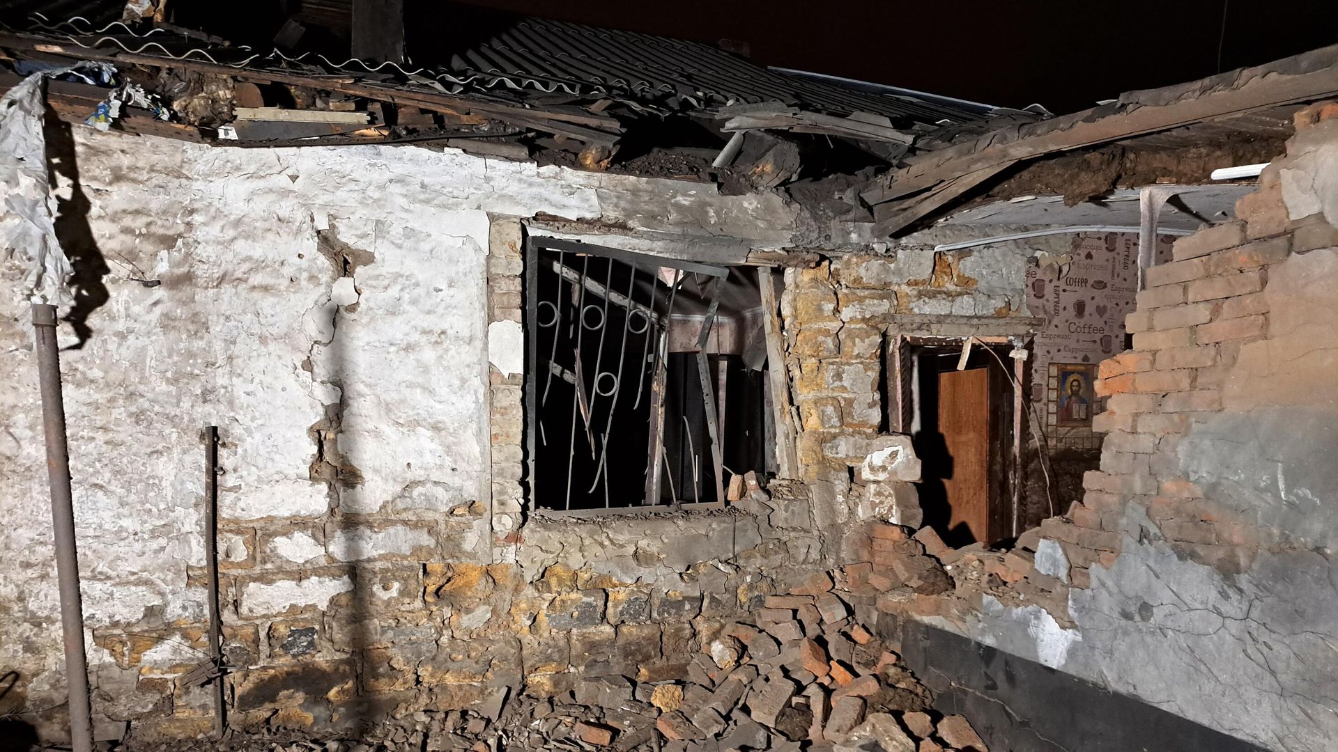 Жилой дом в Куйбышевском районе Донецка, пострадавший от обстрела ВСУ Жилой дом в Куйбышевском районе Донецка, пострадавший от обстрела ВСУ - РИА Новости, 1920, 01.01.2023