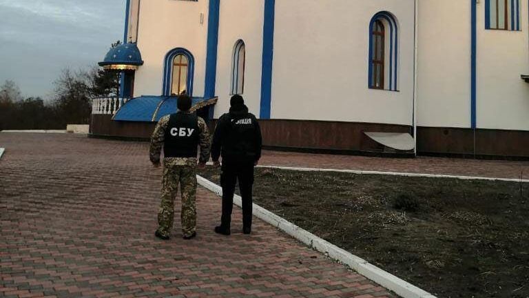 Сотрудники СБУ во время обысков на объектах канонической Украинской православной церкви (УПЦ) в Хмельницкой области - РИА Новости, 1920, 10.05.2023