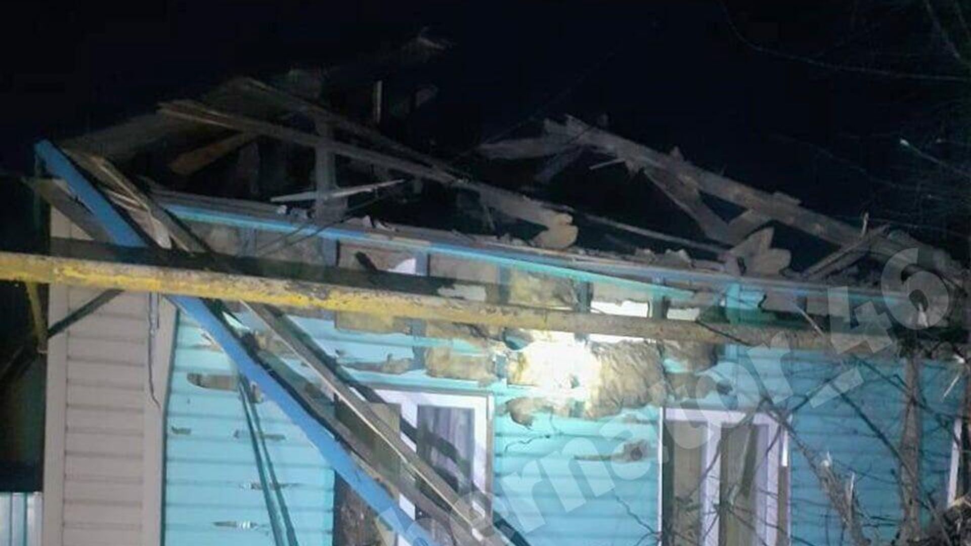 Последствия обстрела села Теткино в Курской области Последствия обстрела села Теткино в Курской области - РИА Новости, 1920, 15.04.2023