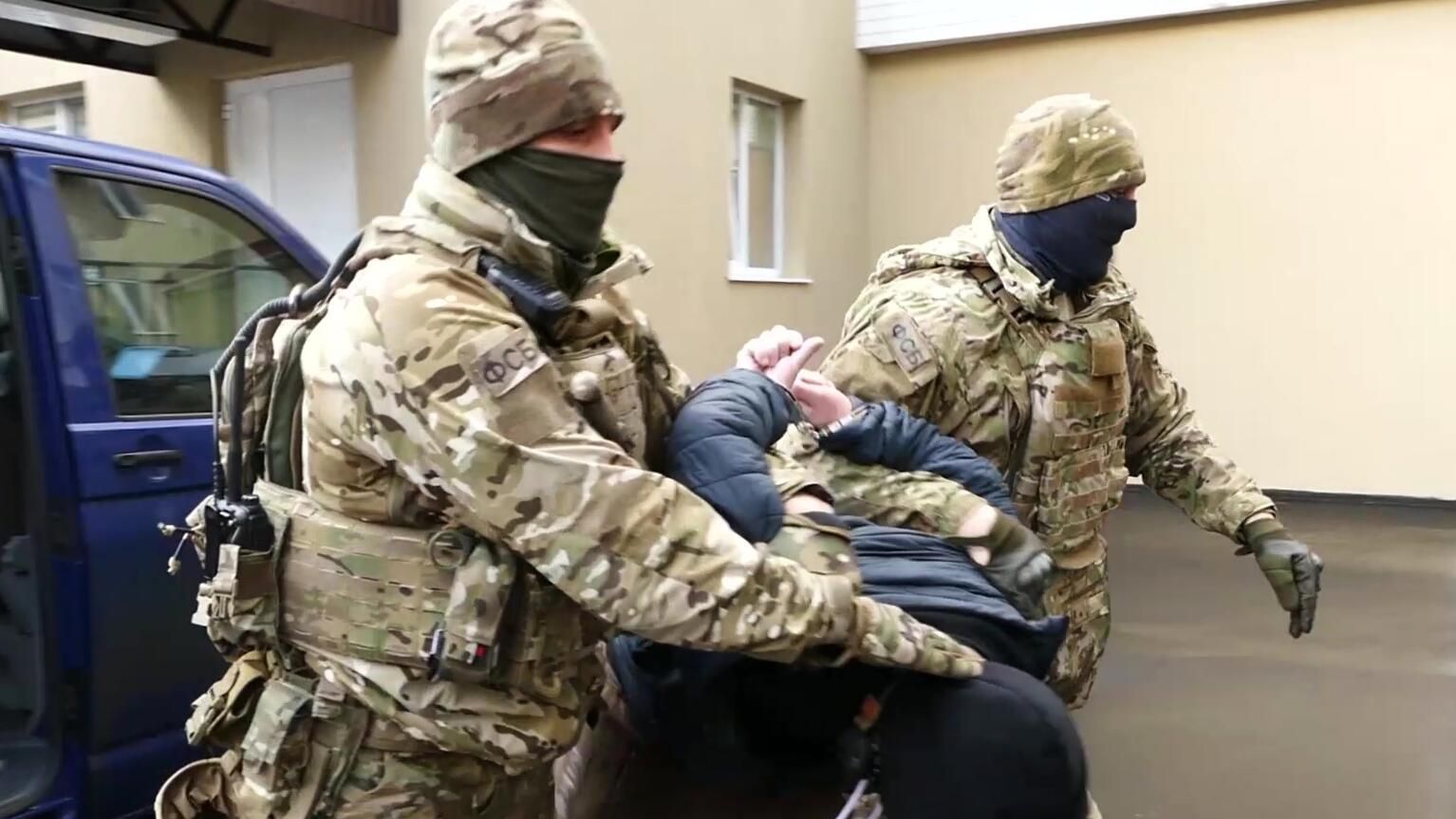 Задержание украинского шпиона сотрудниками ФСБ Задержание украинского шпиона сотрудниками ФСБ - РИА Новости, 1920, 07.04.2023