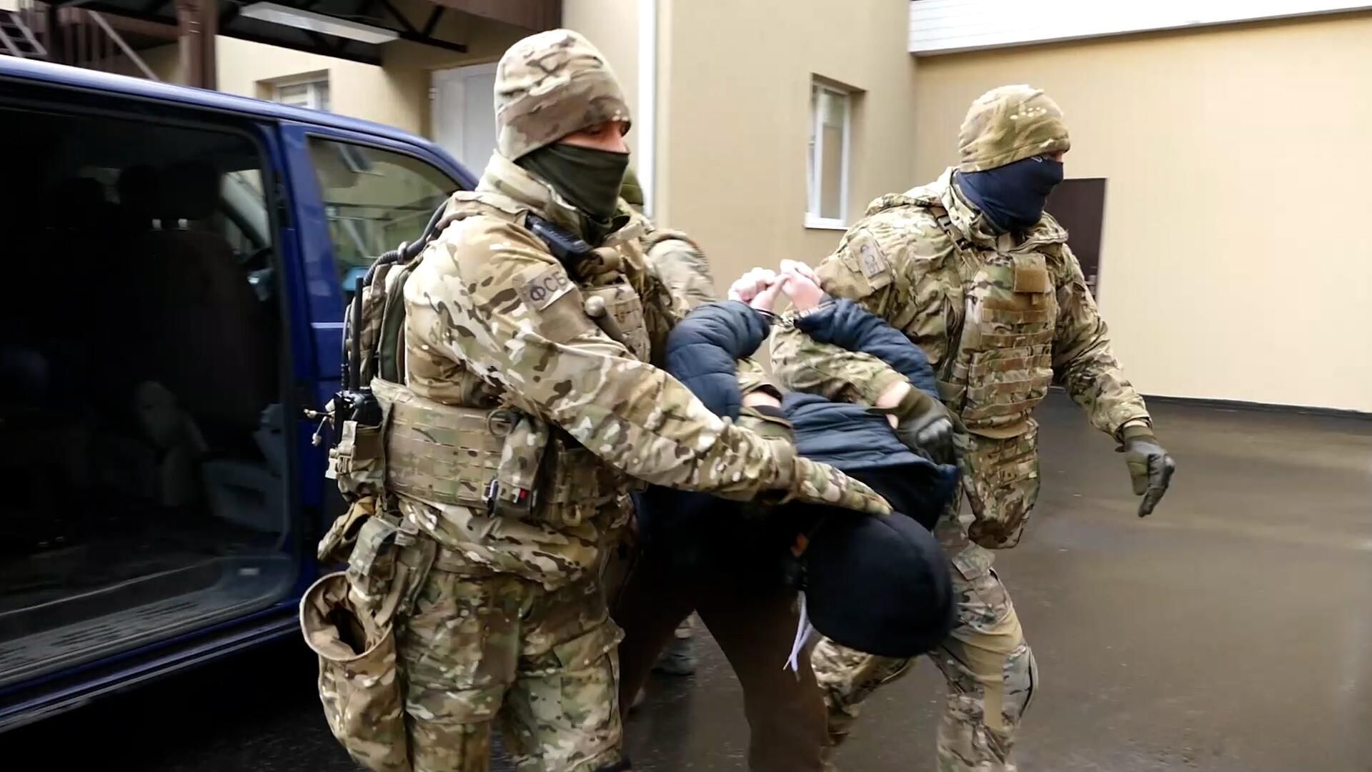 Задержание украинского мигранта, готовившего теракт. Видео ФСБ России Задержание украинского мигранта, готовившего теракт. Видео ФСБ России - РИА Новости, 1920, 30.12.2022