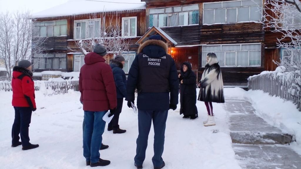 Проверка условий проживания граждан в одном из домов по улице Киевская в городе Нягани, находящемся в аварийном состоянии - РИА Новости, 1920, 30.12.2022