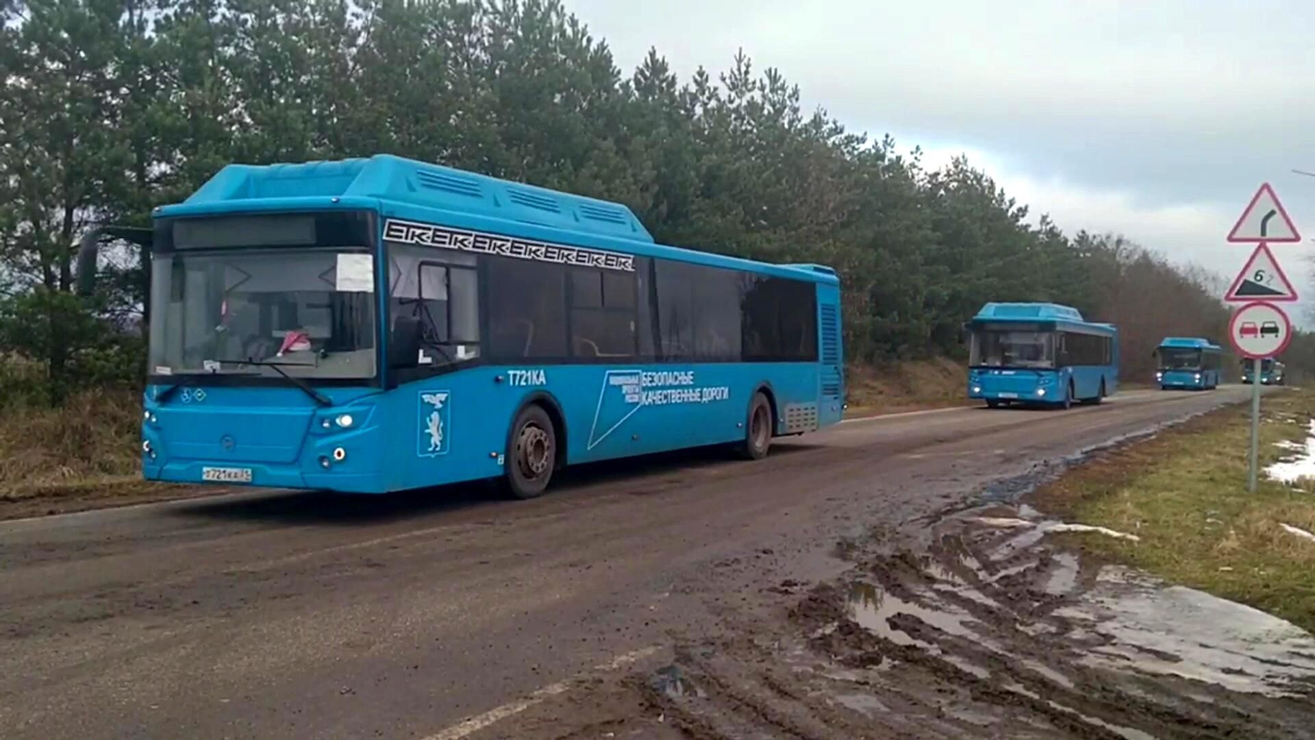 Автобусы с российскими военнослужащими, возвращенными из плена - РИА Новости, 1920, 19.04.2023