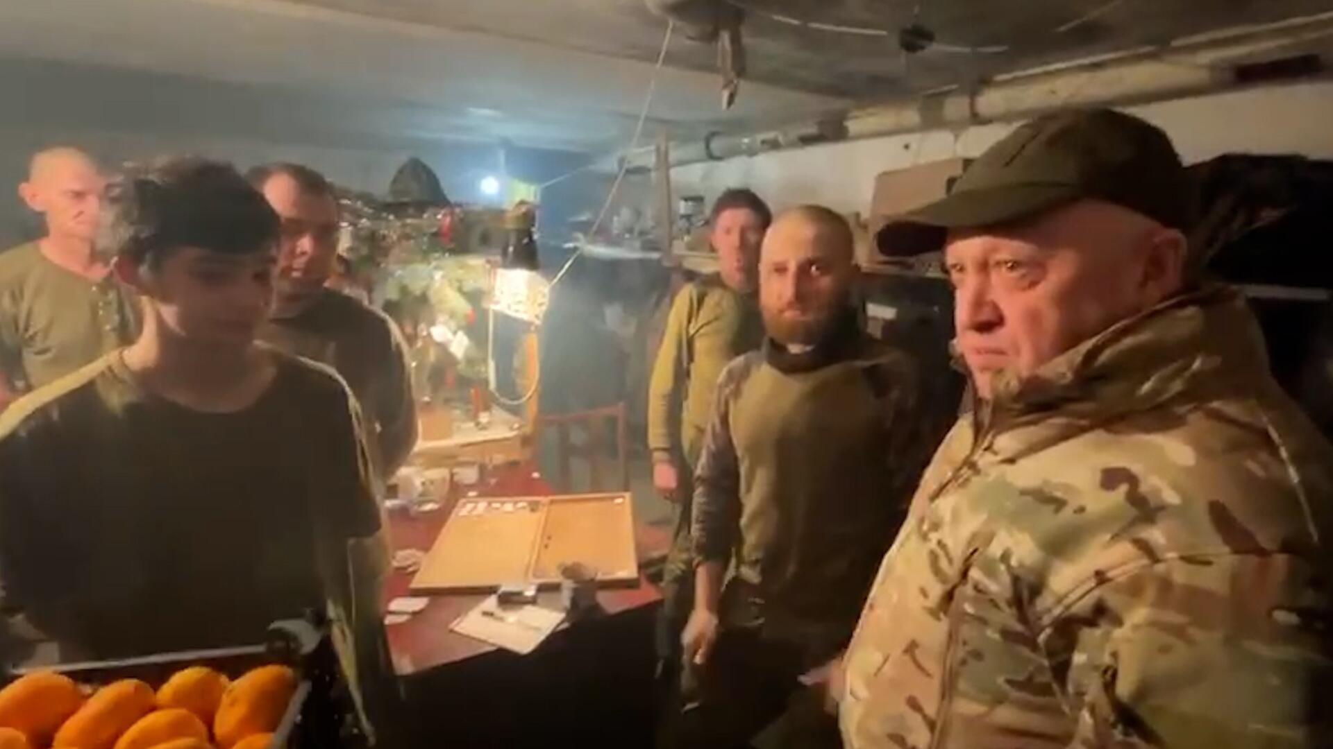 Пригожин поздравил пленных ВСУ с Новым годом Пригожин поздравил пленных ВСУ с Новым годом - РИА Новости, 1920, 31.12.2022