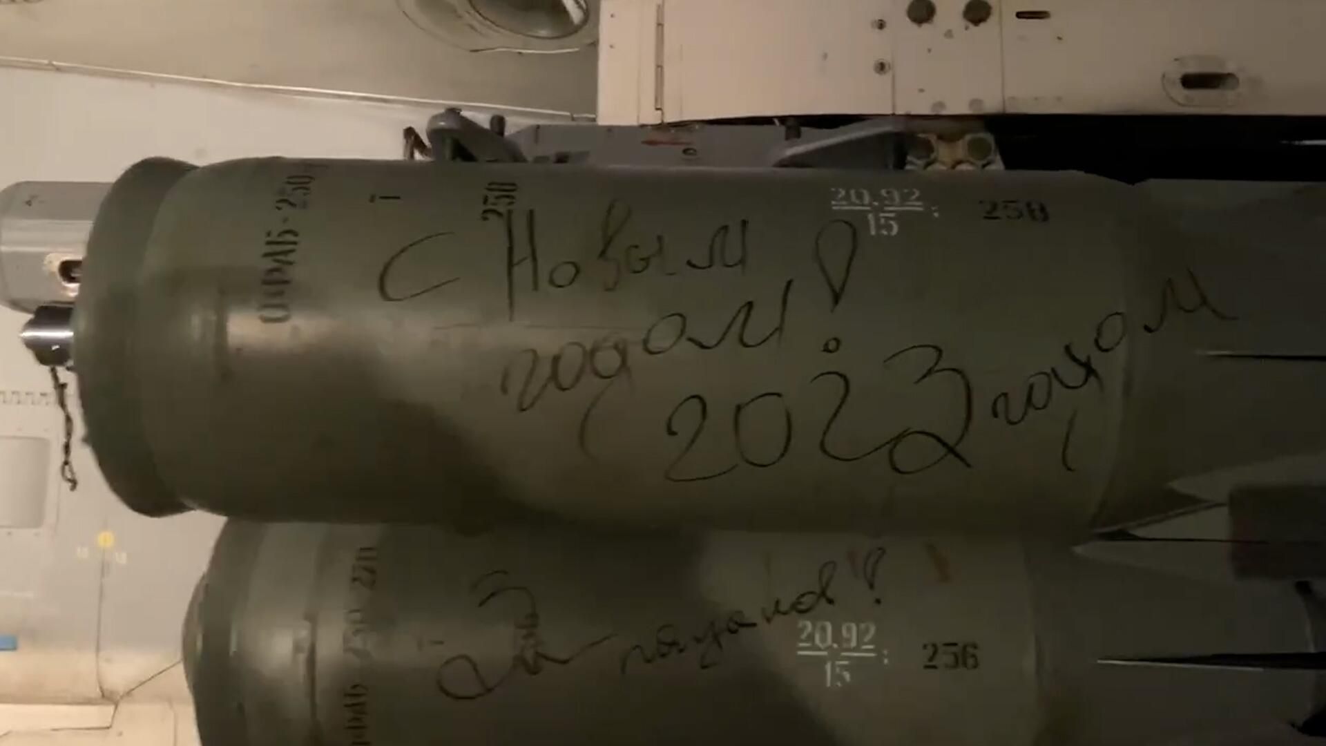 Летчики группы Вагнер о выполнении боевых задач в канун Нового года Летчики группы Вагнер о выполнении боевых задач в канун Нового года - РИА Новости, 1920, 01.01.2023