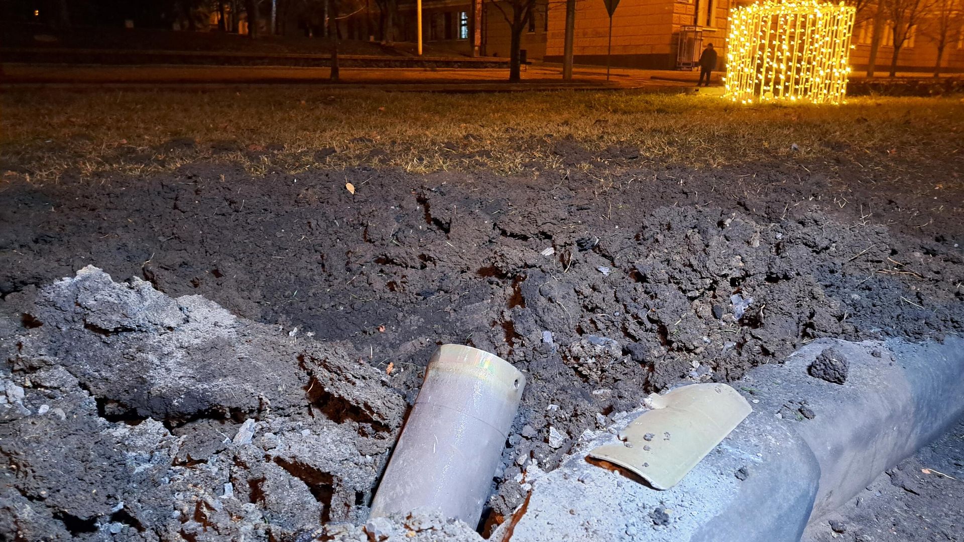 Фрагмент снаряда, найденный после ночного обстрела ВСУ Ворошиловского района Донецка Фрагмент снаряда, найденный после ночного обстрела ВСУ Ворошиловского района Донецка - РИА Новости, 1920, 09.01.2023