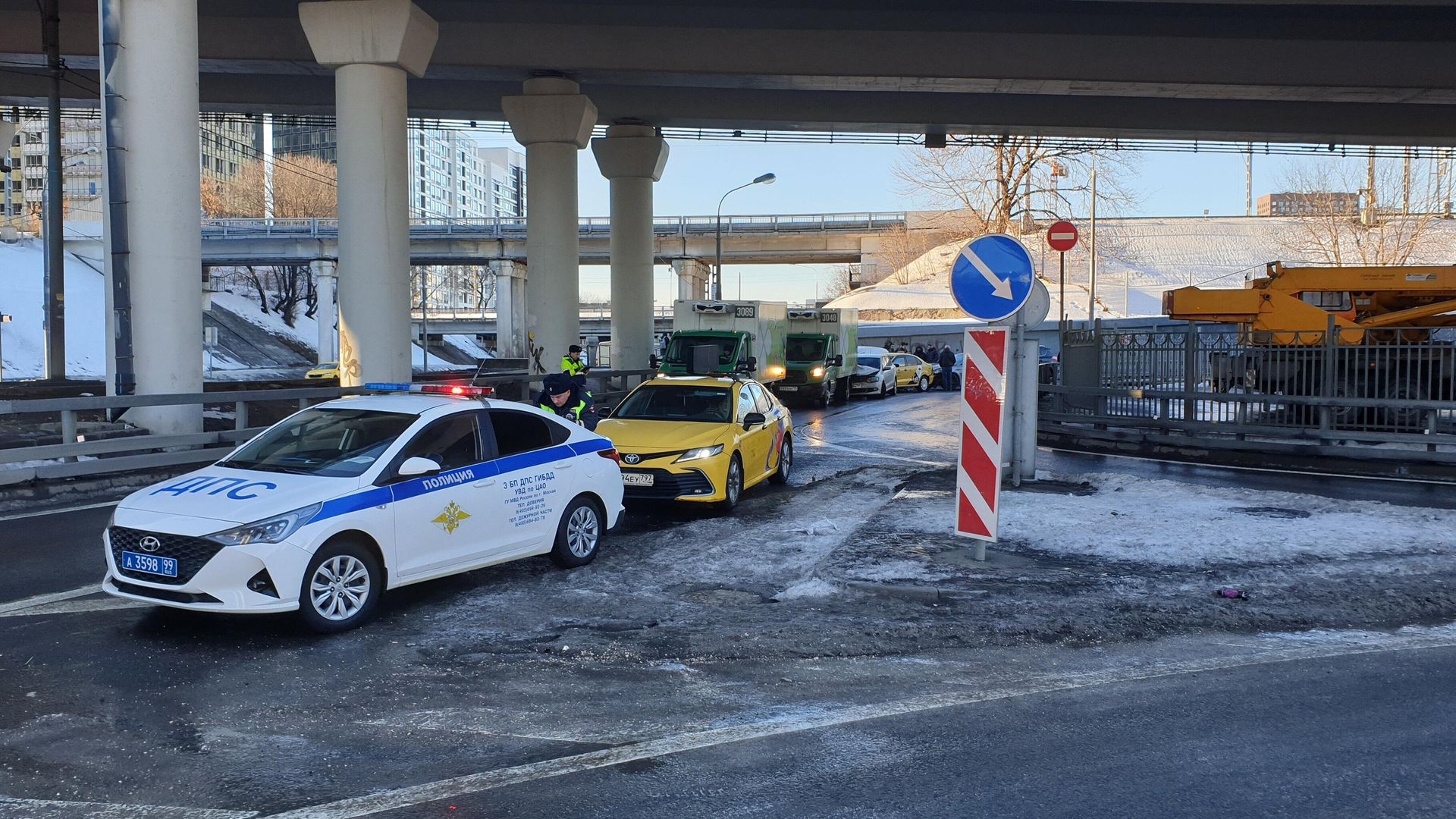 Последствия ДТП с участием семи автомобилей в Шмитовском проезде в Москве Последствия ДТП с участием семи автомобилей в Шмитовском проезде в Москве - РИА Новости, 1920, 02.01.2023