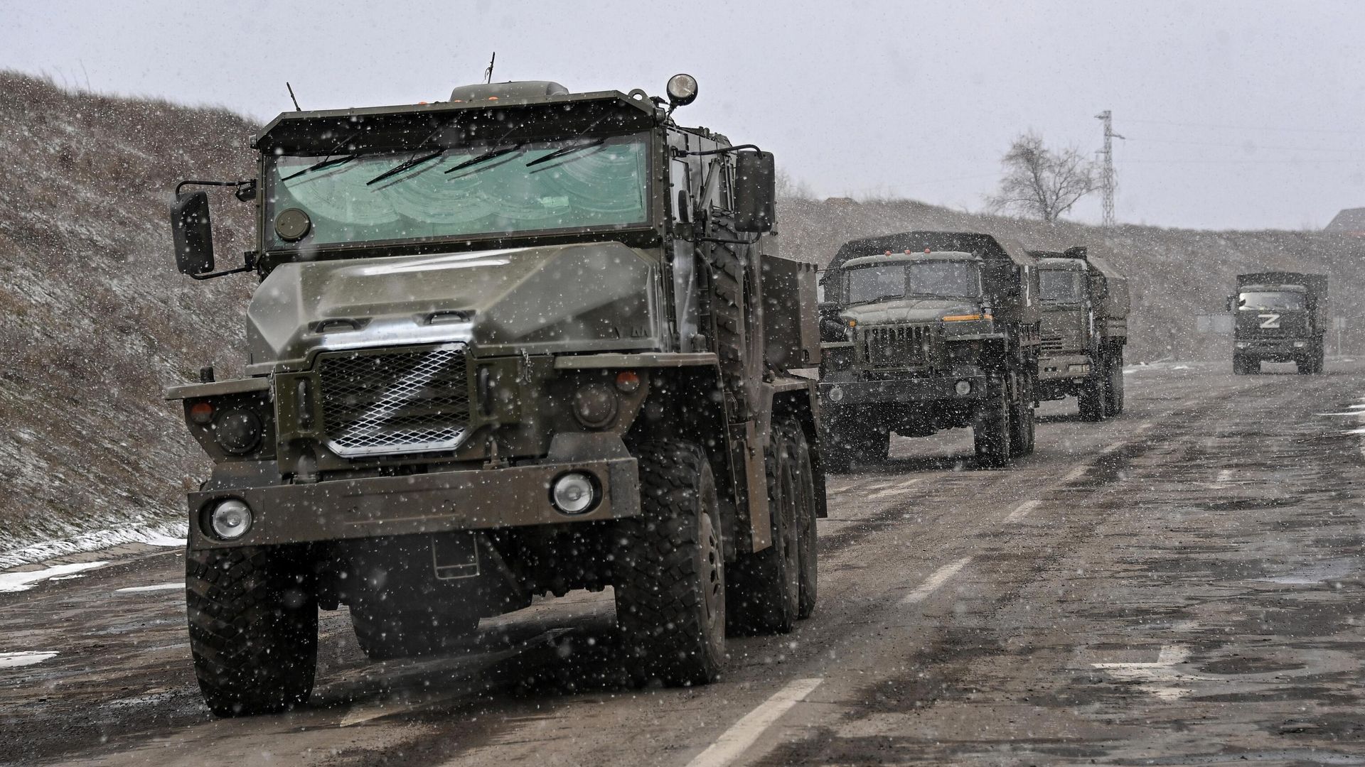 Колонна российской военной техники в зоне проведения спецоперации Колонна российской военной техники в зоне проведения спецоперации - РИА Новости, 1920, 21.01.2023