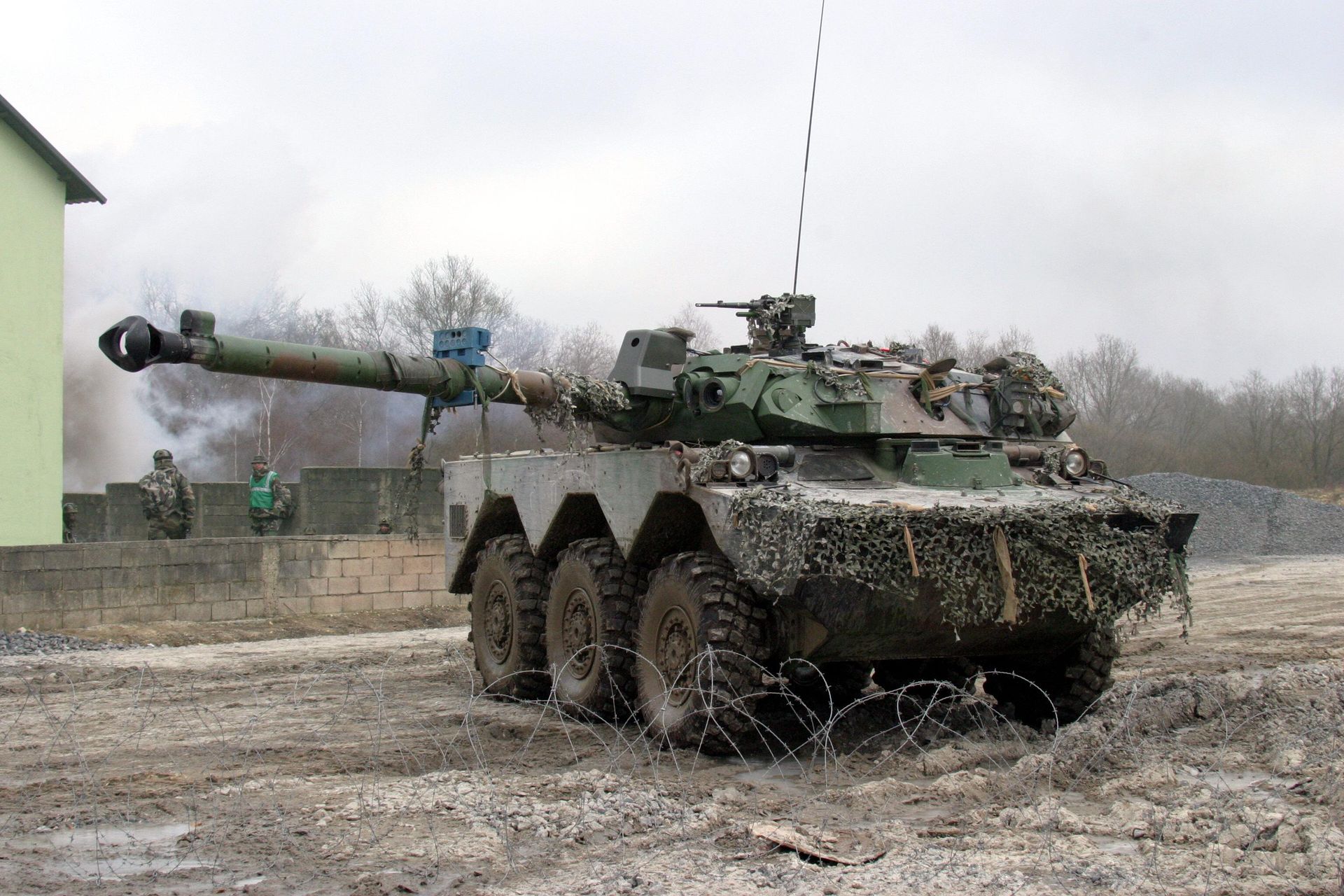 Французский тяжелый бронеавтомобиль AMX-10RC Французский тяжелый бронеавтомобиль AMX-10RC - РИА Новости, 1920, 01.08.2023