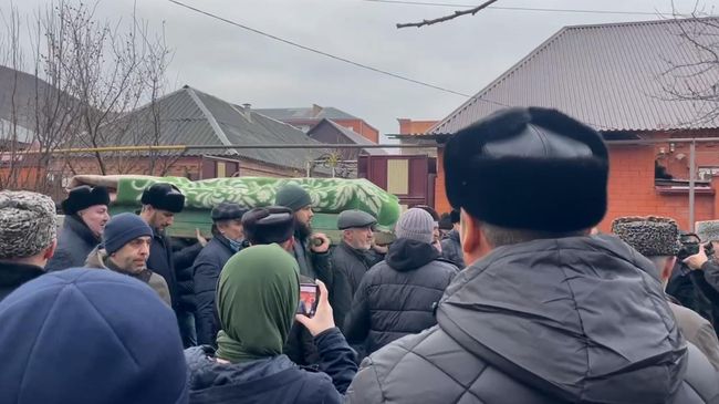 Прощание с Русланом Хасбулатовым в Грозном