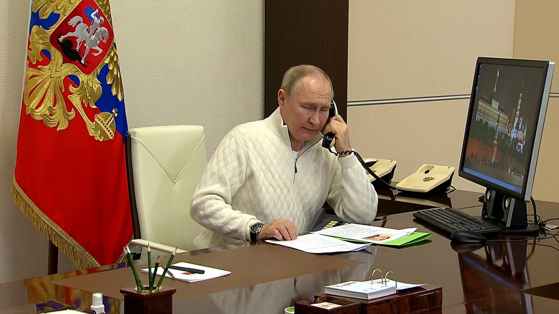 Разговор Владимира Путина с семилетним Давидом, мечту которого он исполнил в рамках акции Елка желаний Разговор Владимира Путина с семилетним Давидом, мечту которого он исполнил в рамках акции Елка желаний - РИА Новости, 1920, 05.01.2023