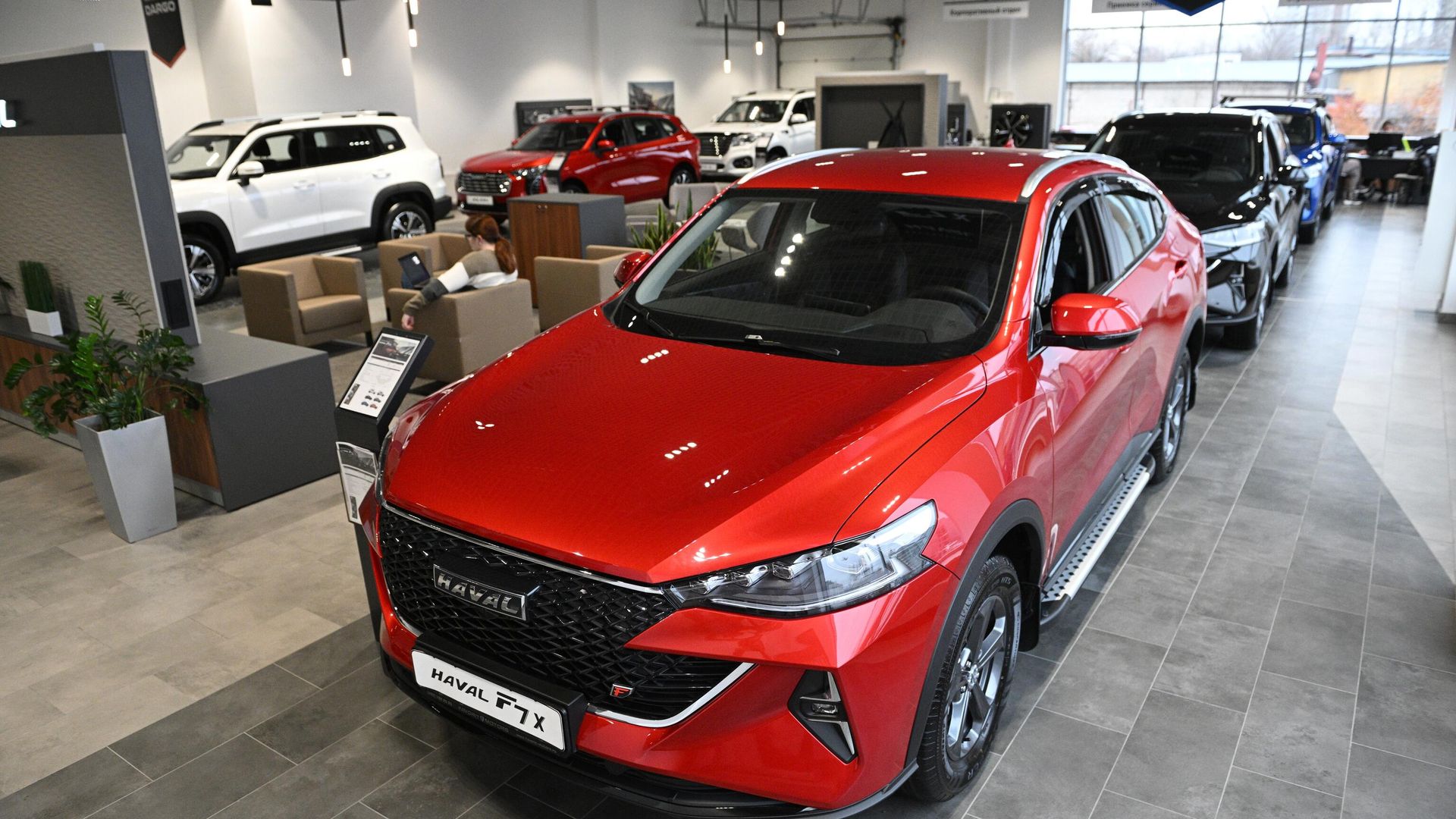 Автомобиль Haval F7x в шоуруме дилерского центра Фаворит Моторс Автомобиль Haval F7x в шоуруме дилерского центра Фаворит Моторс - РИА Новости, 1920, 10.01.2023
