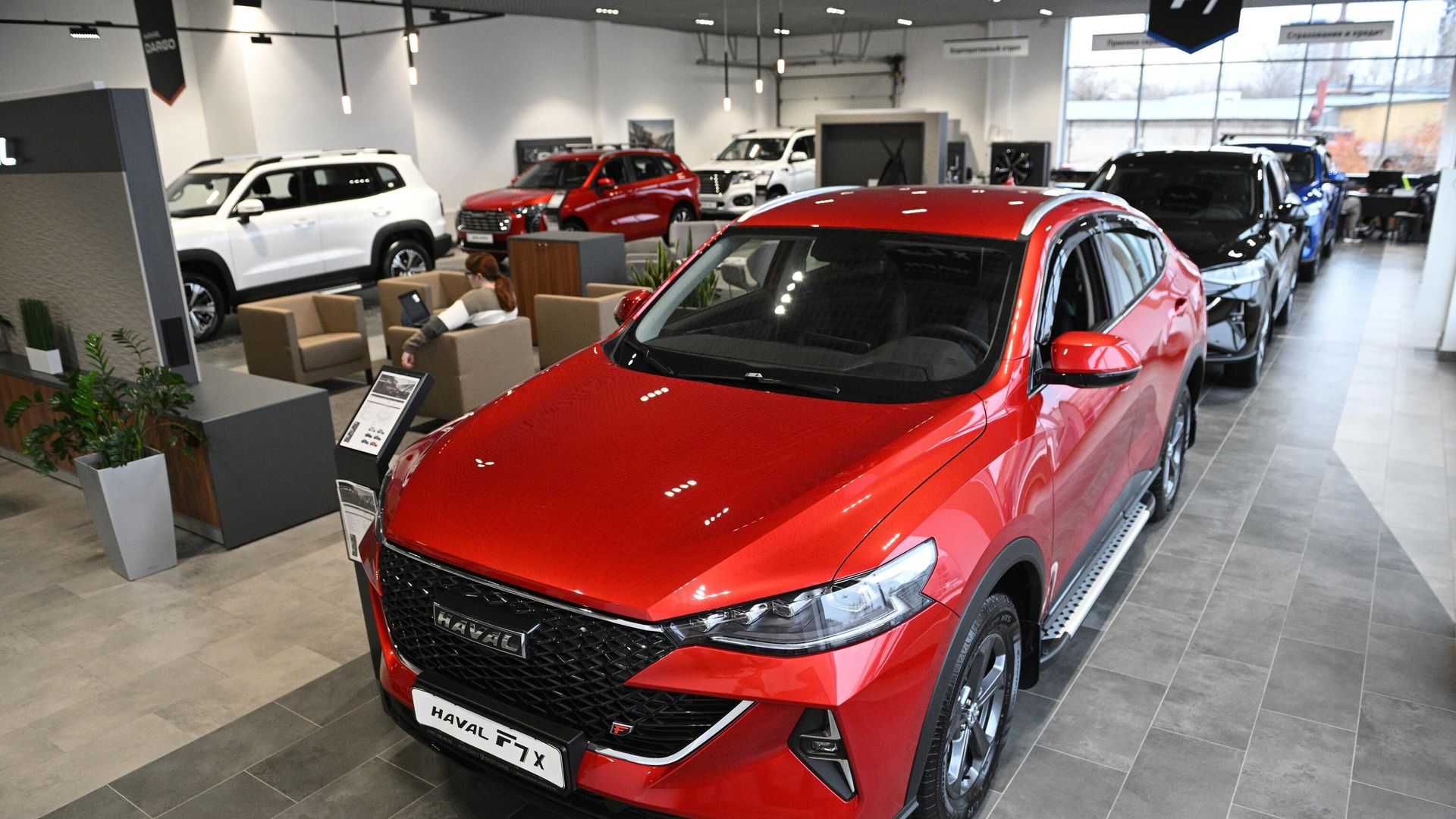 Автомобиль Haval F7x в шоуруме дилерского центра Фаворит Моторс Автомобиль Haval F7x в шоуруме дилерского центра Фаворит Моторс - РИА Новости, 1920, 10.01.2023