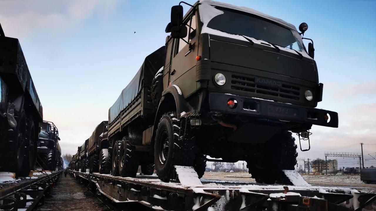 Прибытие в Белоруссию эшелона с военной техникой для Региональной группировки войск Союзного государства Прибытие в Белоруссию эшелона с военной техникой для Региональной группировки войск Союзного государства - РИА Новости, 1920, 06.01.2023