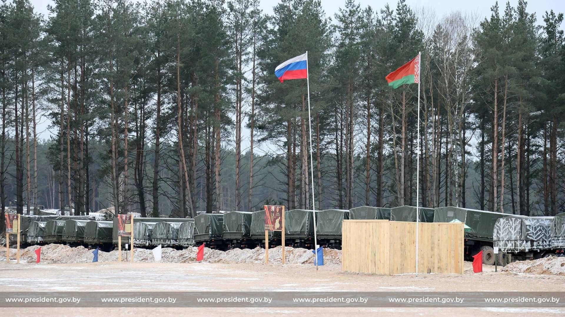 Флаги России и Белоруссии на полигоне Обуз-Лесновский в Брестской области Флаги России и Белоруссии на полигоне Обуз-Лесновский в Брестской области - РИА Новости, 1920, 20.08.2023