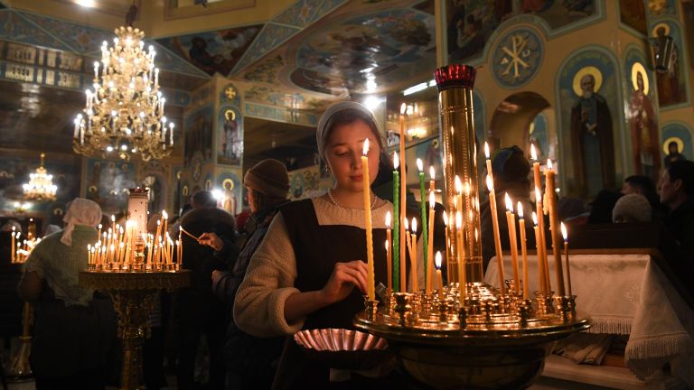 Верующие во время Рождественского богослужения в Вознесенском кафедральном соборе в Новосибирске Верующие во время Рождественского богослужения в Вознесенском кафедральном соборе в Новосибирске
