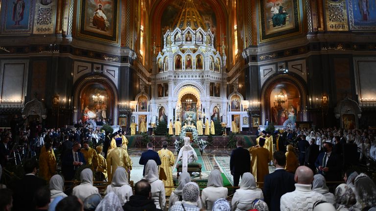 Патриарх Московский и всея Руси Кирилл во время Рождественского богослужения в храме Христа Спасителя в Москве Патриарх Московский и всея Руси Кирилл во время Рождественского богослужения в храме Христа Спасителя в Москве