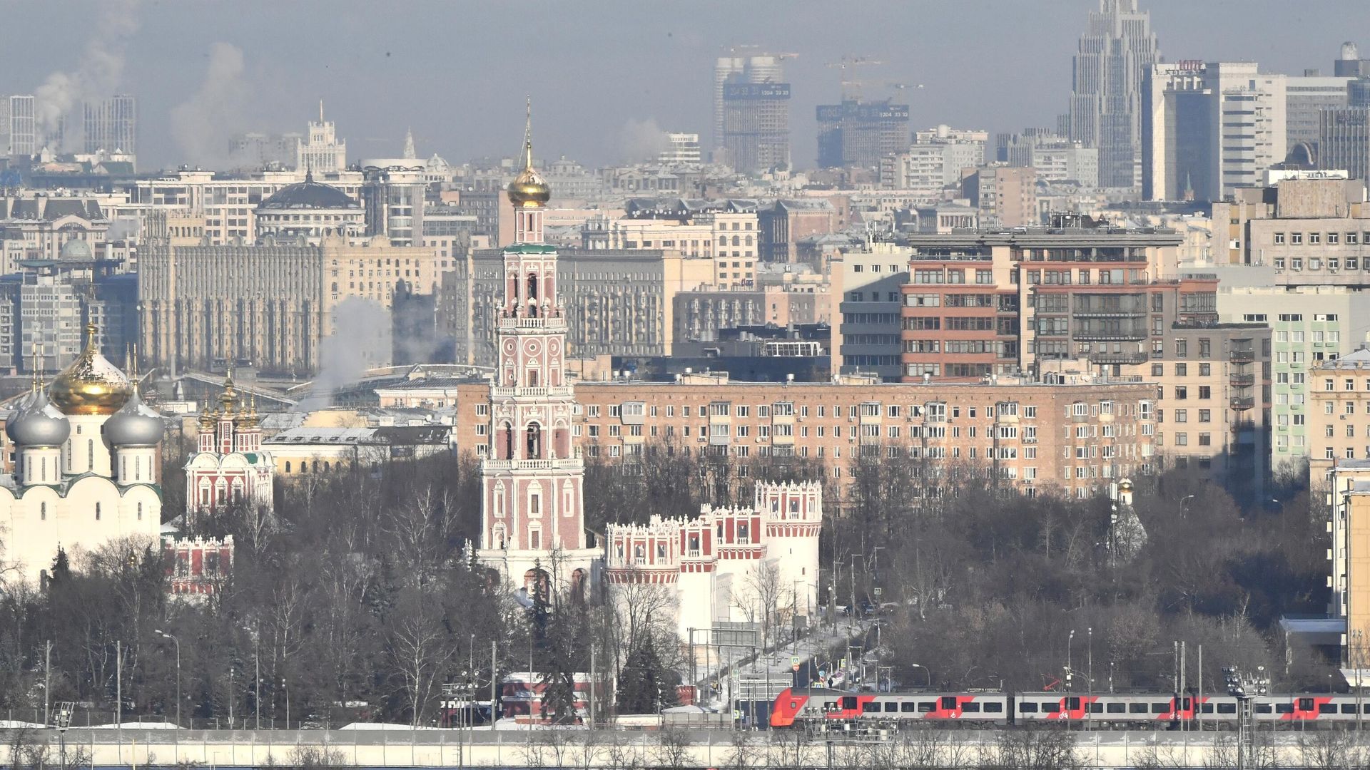 Вид на Новодевичий монастырь со смотровой площадки на Воробьевых горах - РИА Новости, 1920, 13.02.2023