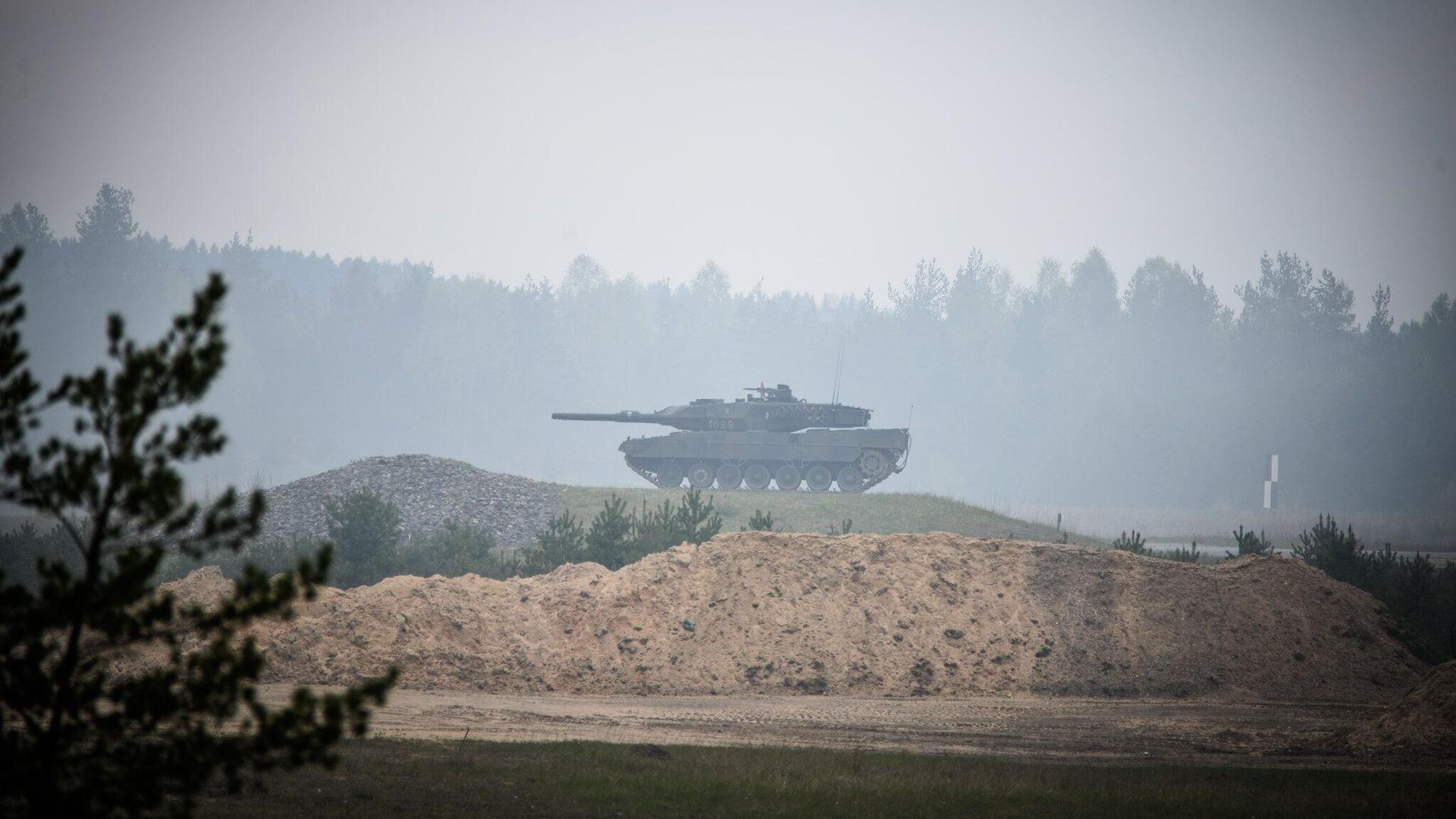 Танк Leopard 2A5 армии Польши во время учений Танк Leopard 2A5 армии Польши во время учений - РИА Новости, 1920, 07.01.2023