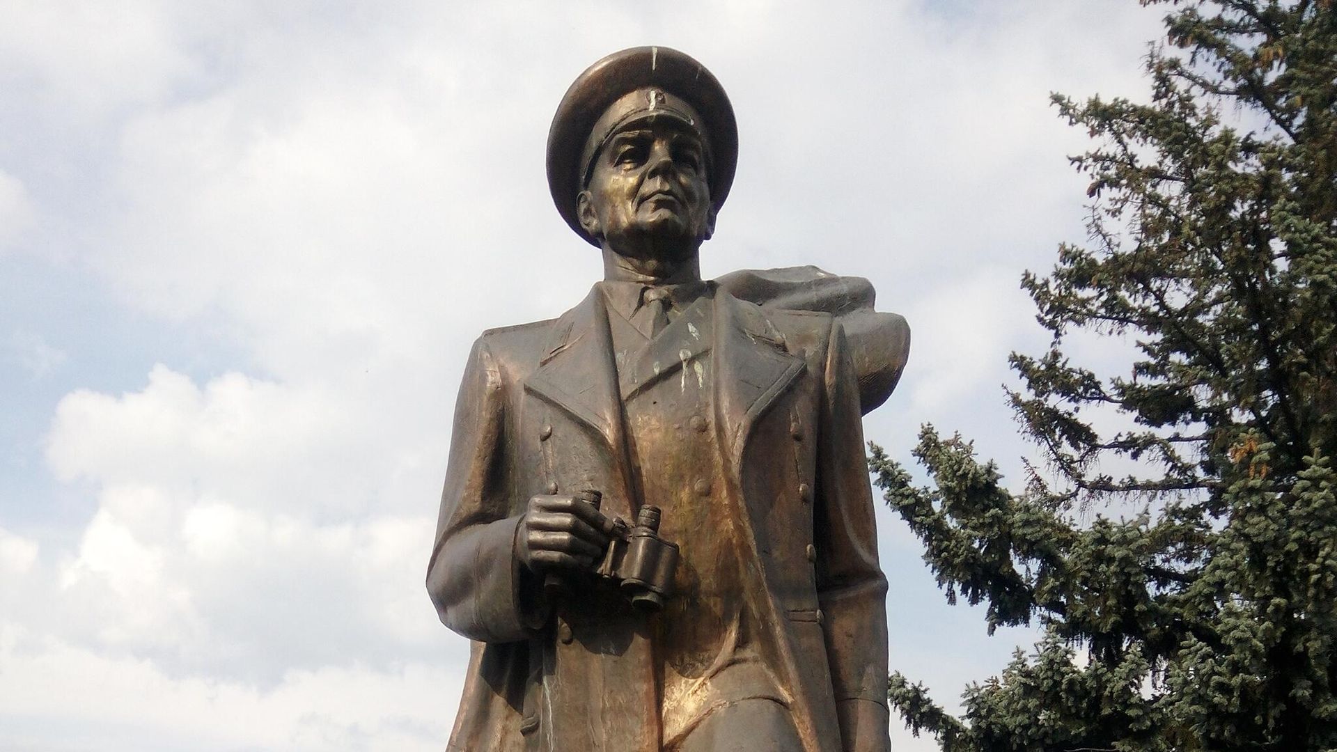 Памятник создателю советских воздушно-десантных войск Василию Маргелову в Днепропетровске - РИА Новости, 1920, 15.08.2026