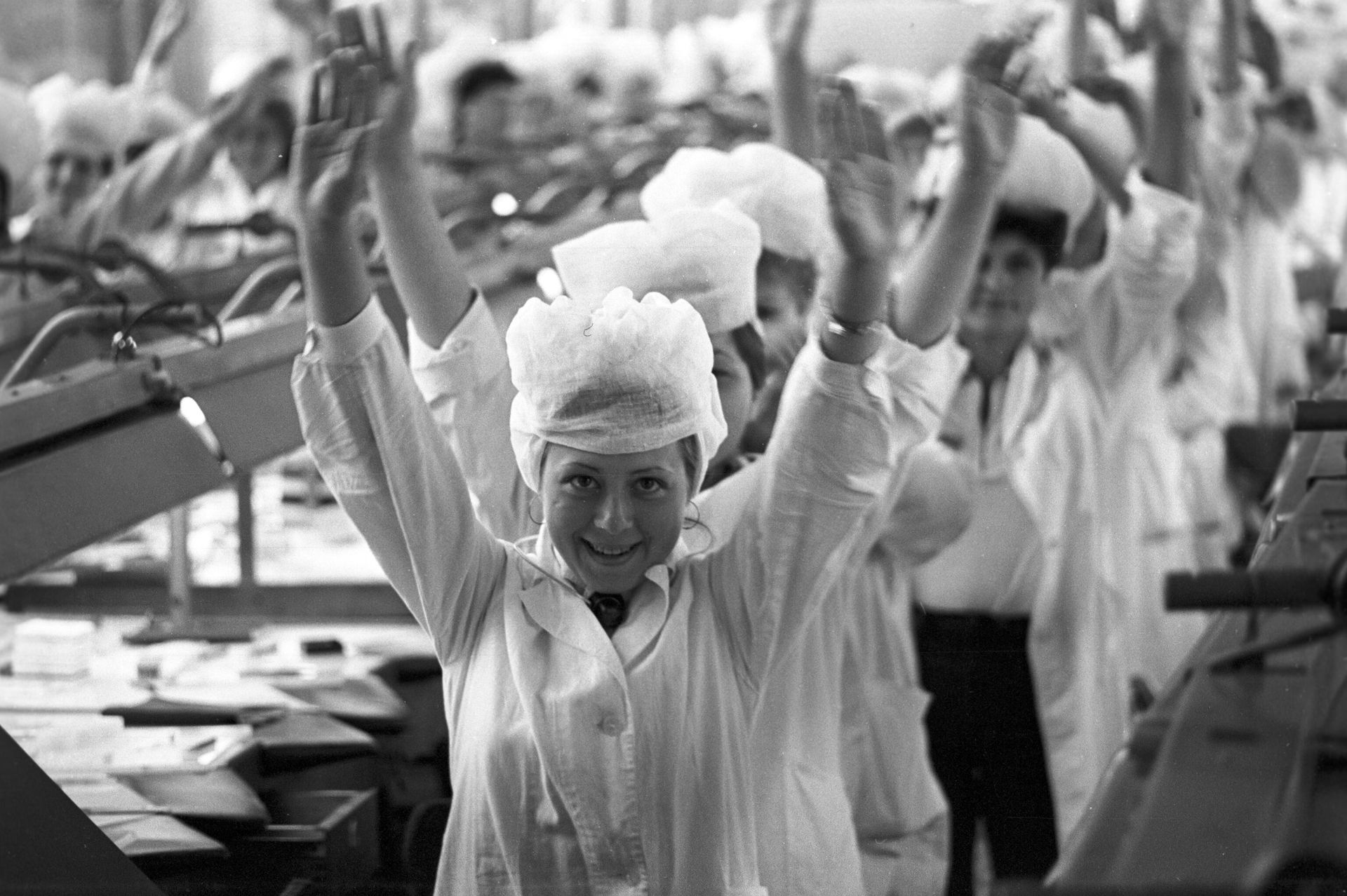 Производственная гимнастика на минском часовом заводе Луч. 1985 год Производственная гимнастика на минском часовом заводе Луч. 1985 год - РИА Новости, 1920, 08.01.2023