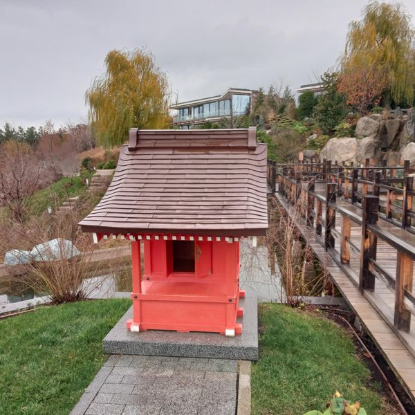 Алтарь Куримия в Японском саду