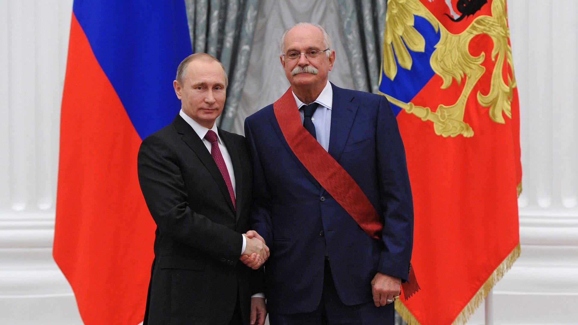 Президент России Владимир Путин и режиссер Никита Михалков Президент России Владимир Путин и режиссер Никита Михалков - РИА Новости, 1920, 20.10.2025