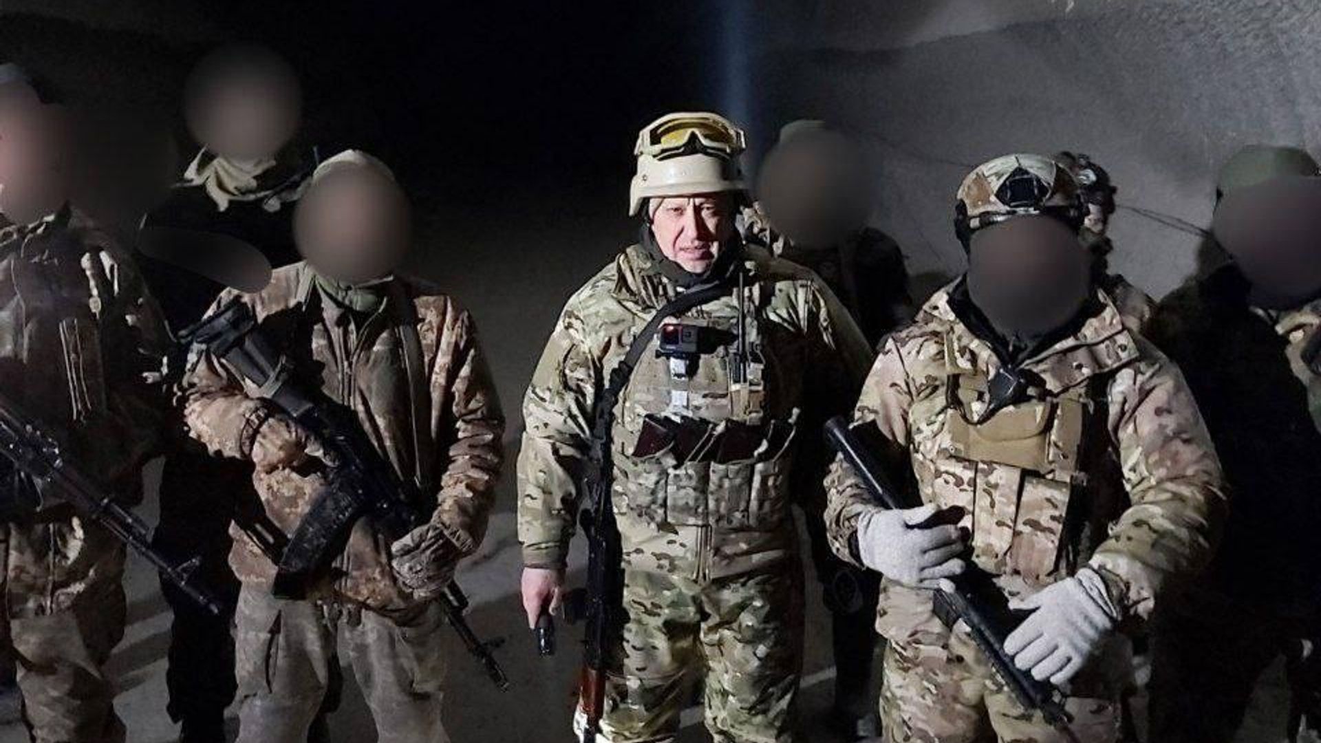 Бойцы ЧВК Вагнер с Евгением Пригожиным в соляных шахтах Соледара - РИА Новости, 1920, 17.01.2023