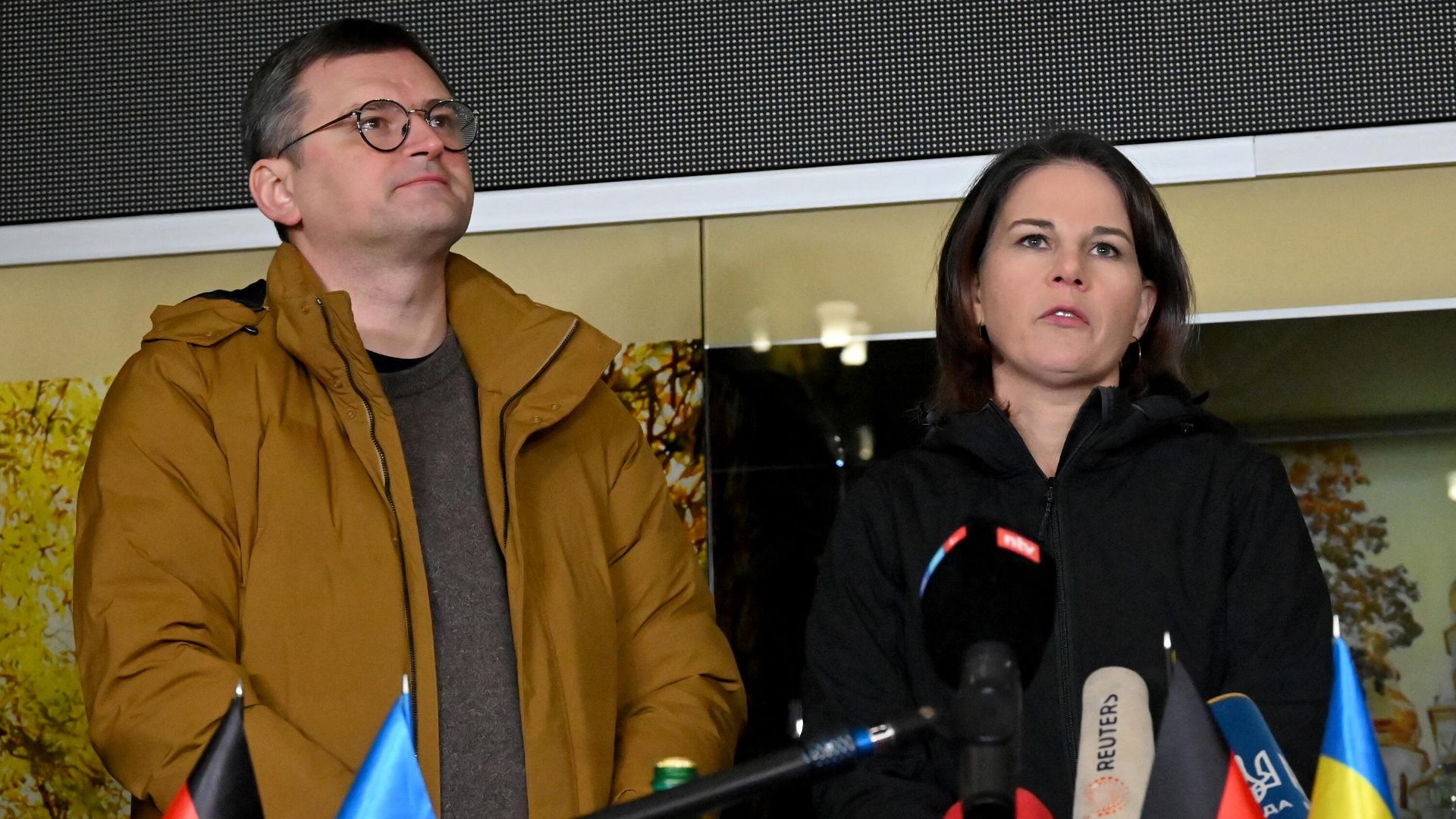 Глава МИД ФРГ Анналена Бербок и министр иностранных дел Украины Дмитрий Кулеба во время пресс-конференции в Харькове - РИА Новости, 1920, 11.01.2023