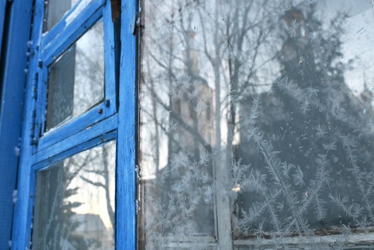 Отражение церкви в окне жилого дома в городе Тара Омской области Отражение церкви в окне жилого дома в городе Тара Омской области