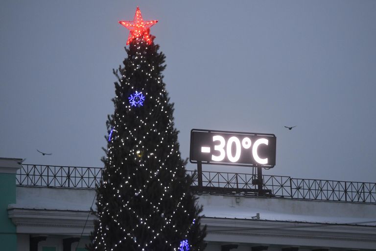 Термометр на здании железнодорожного вокзала Новосибирск-Главный Термометр на здании железнодорожного вокзала Новосибирск-Главный