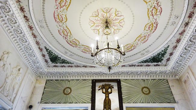Потолок в одном из залов краеведческого музея (усадьба Золотаревых) 